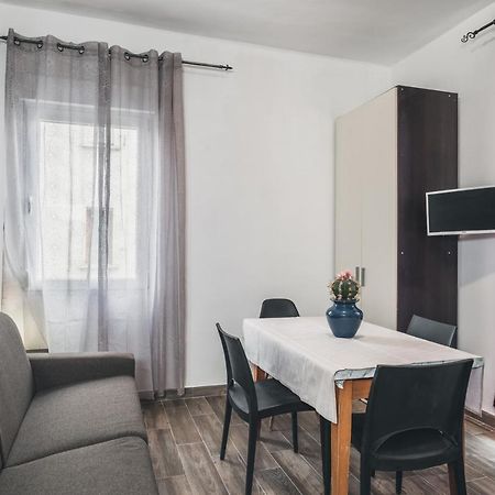 Bulldog Station Apartments With Private Wc, Ac, Tv Mestre Luaran gambar