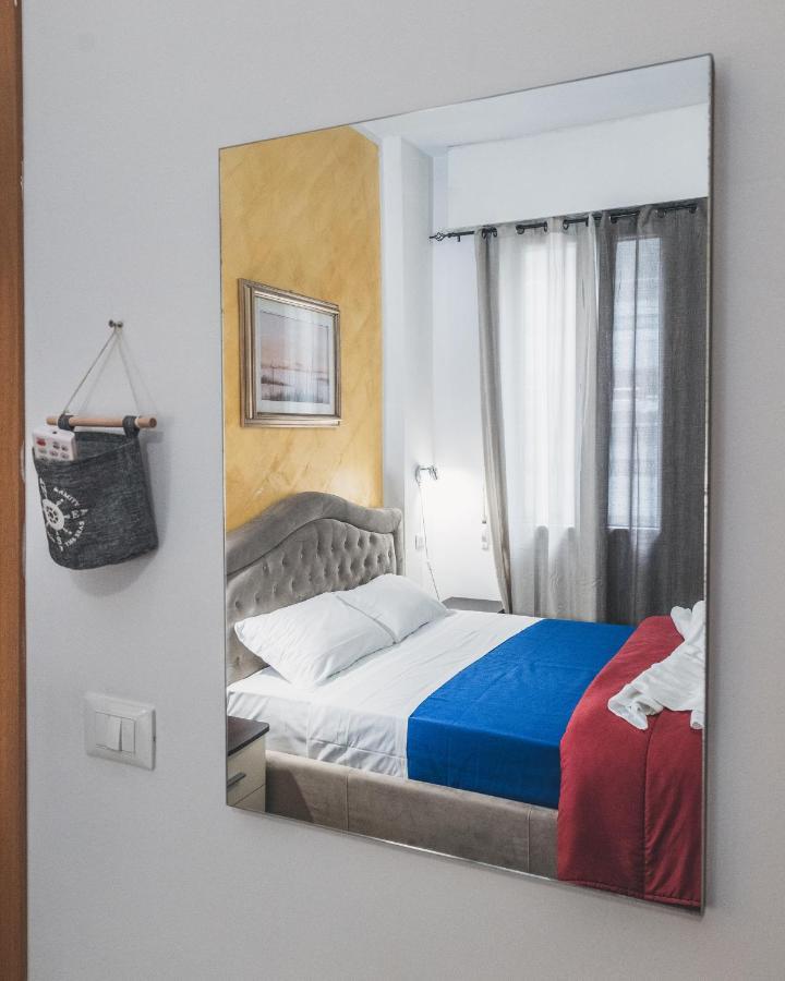 Bulldog Station Apartments With Private Wc, Ac, Tv Mestre Luaran gambar