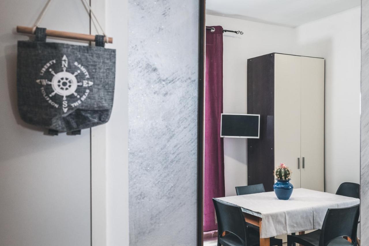 Bulldog Station Apartments With Private Wc, Ac, Tv Mestre Luaran gambar