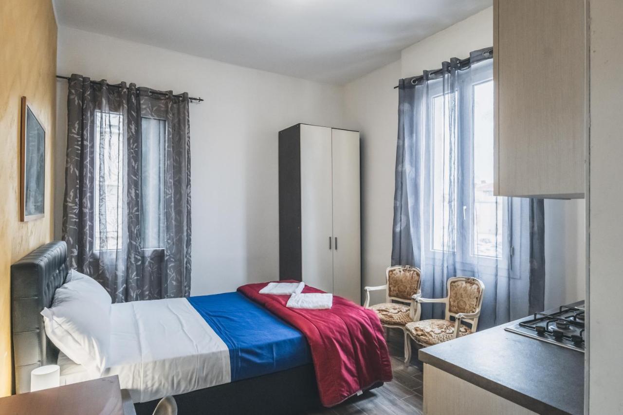 Bulldog Station Apartments With Private Wc, Ac, Tv Mestre Luaran gambar