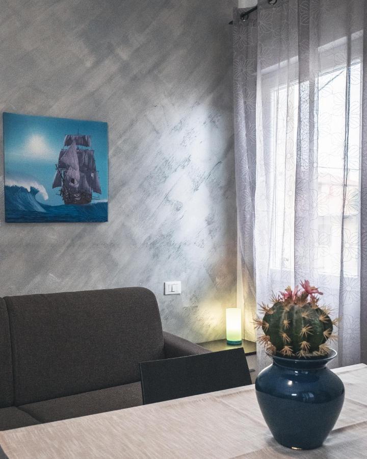 Bulldog Station Apartments With Private Wc, Ac, Tv Mestre Luaran gambar