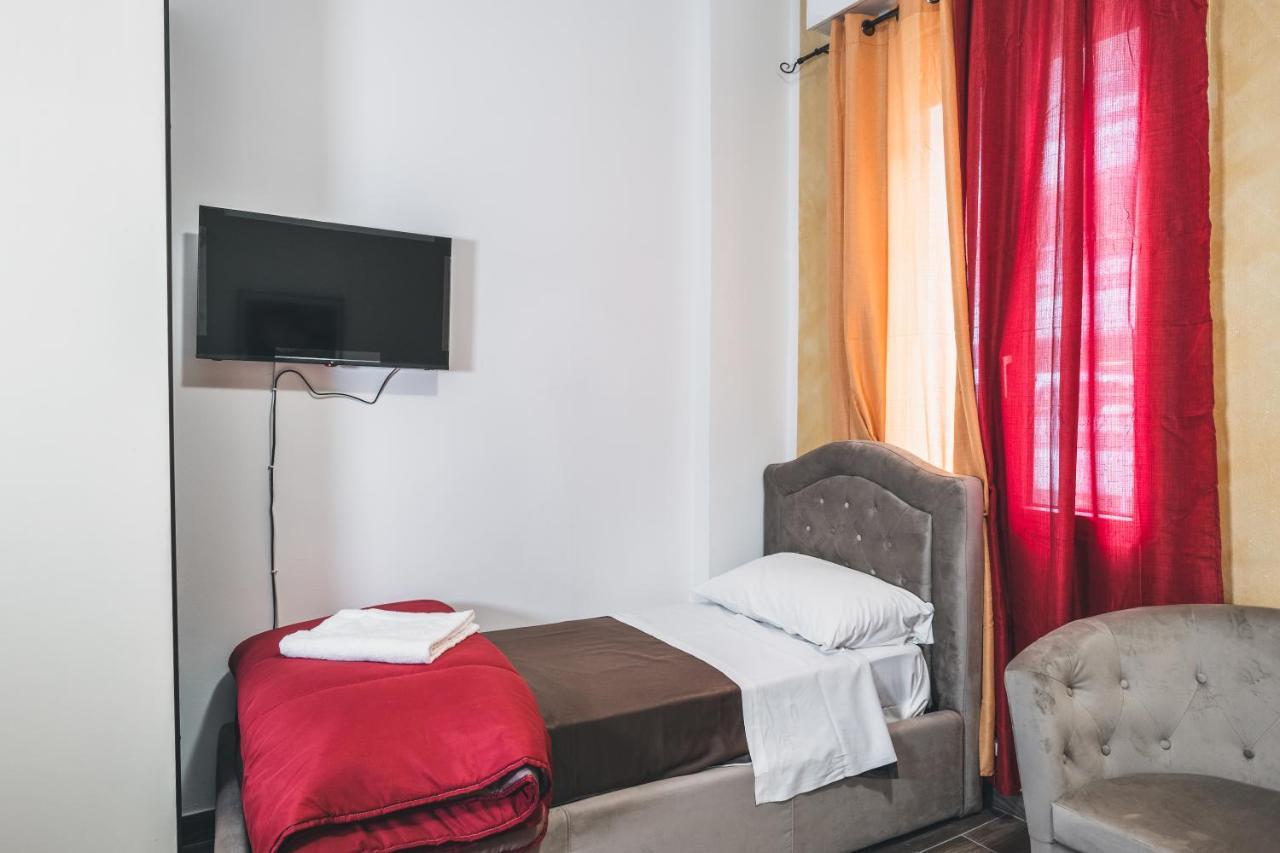 Bulldog Station Apartments With Private Wc, Ac, Tv Mestre Luaran gambar