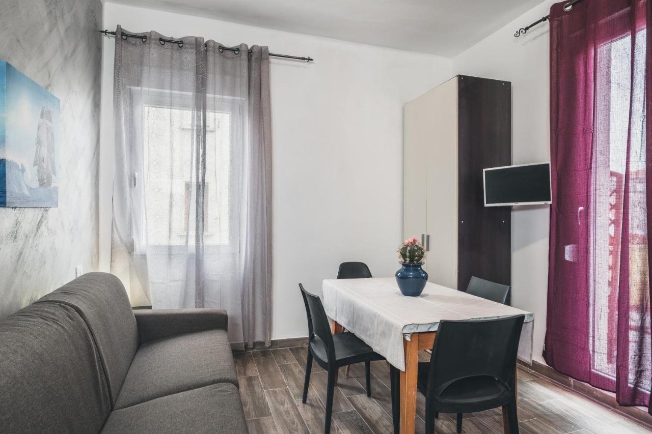 Bulldog Station Apartments With Private Wc, Ac, Tv Mestre Luaran gambar