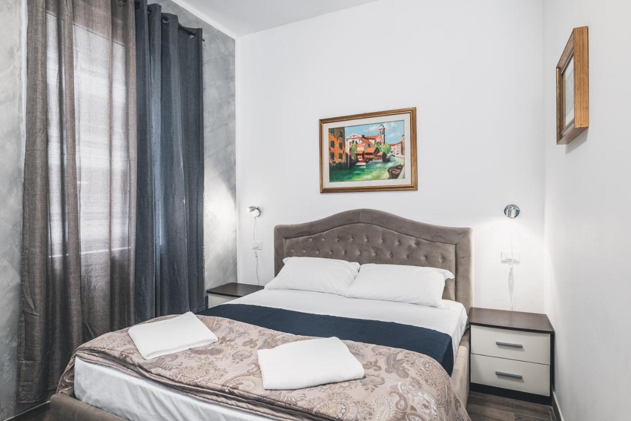 Bulldog Station Apartments With Private Wc, Ac, Tv Mestre Luaran gambar