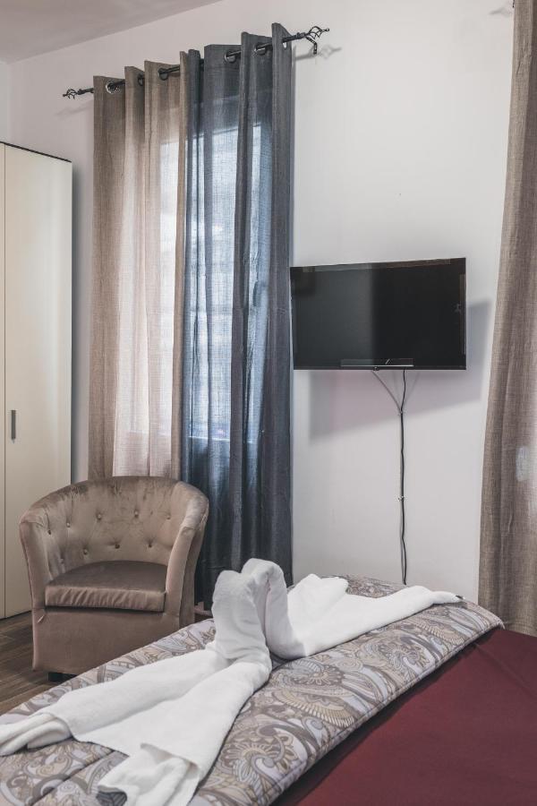 Bulldog Station Apartments With Private Wc, Ac, Tv Mestre Luaran gambar