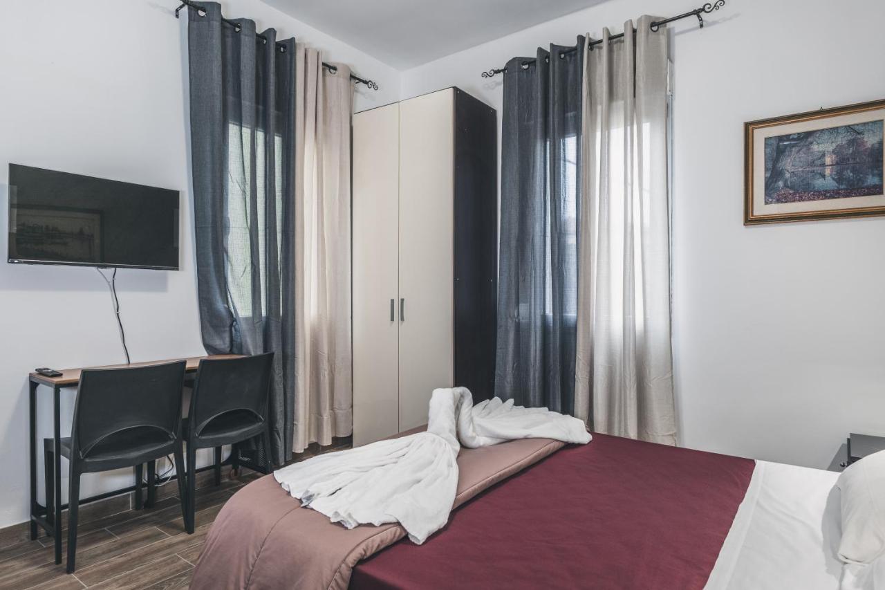 Bulldog Station Apartments With Private Wc, Ac, Tv Mestre Luaran gambar