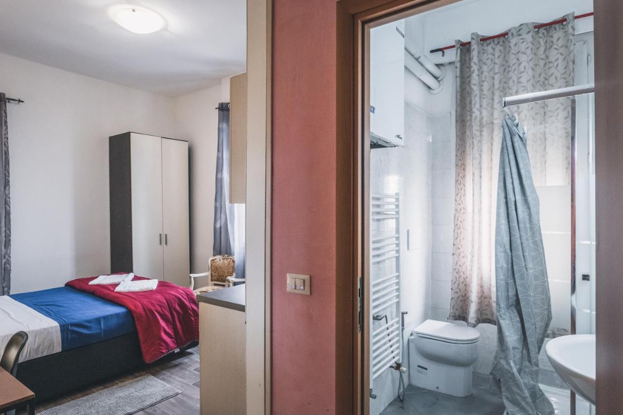 Bulldog Station Apartments With Private Wc, Ac, Tv Mestre Luaran gambar