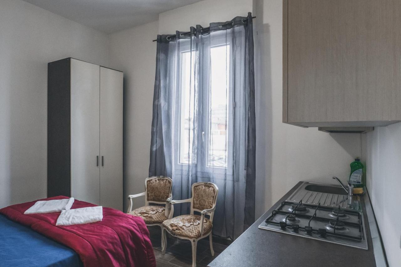 Bulldog Station Apartments With Private Wc, Ac, Tv Mestre Luaran gambar