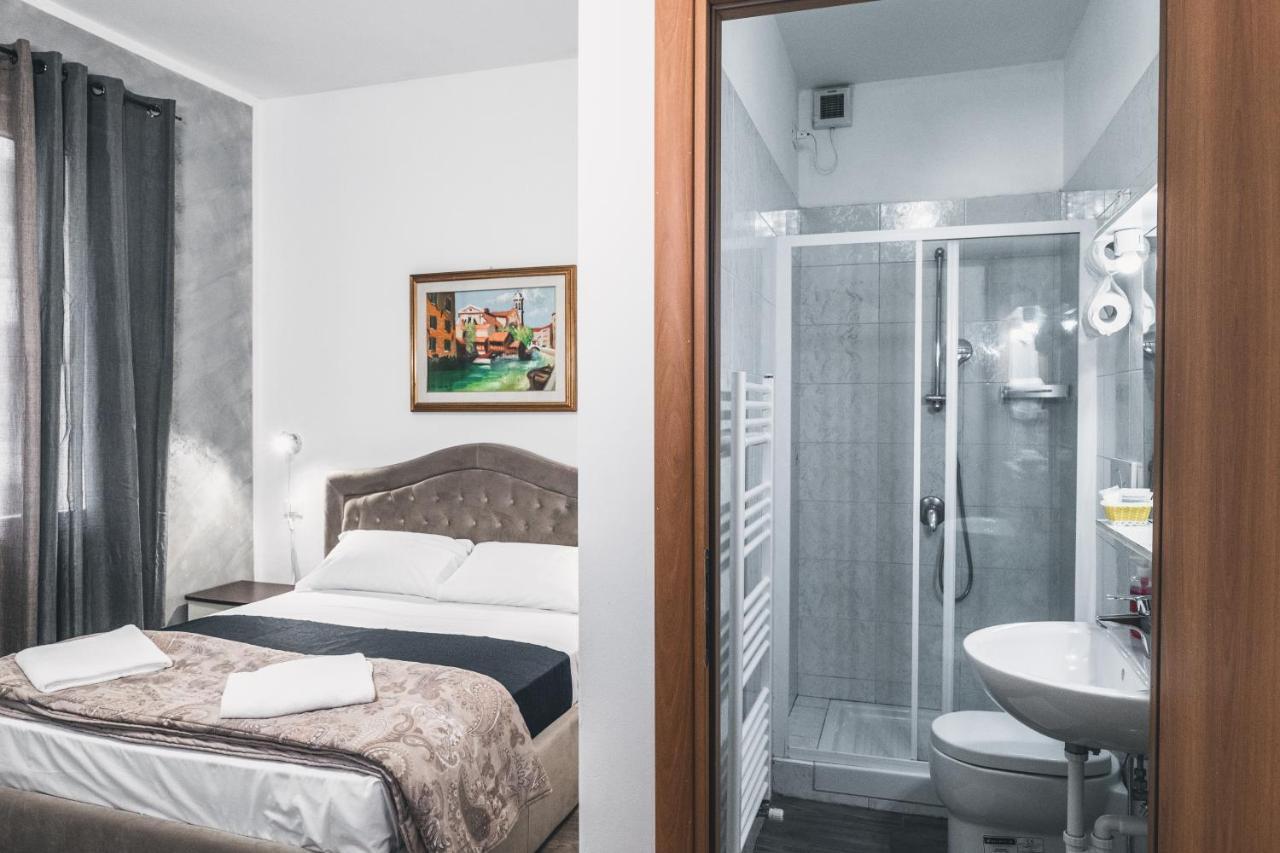 Bulldog Station Apartments With Private Wc, Ac, Tv Mestre Luaran gambar
